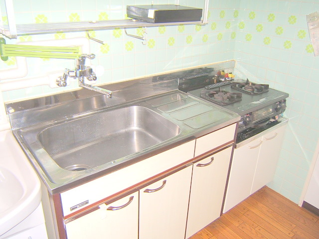 Kitchen. Easy-to-use kitchen! ! With gas stove