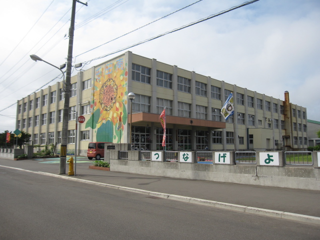 Primary school. 720m to Sapporo Municipal colonization Minami elementary school (elementary school)