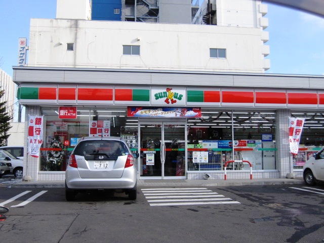 Convenience store. Thanks Hokkaido pre-university store up (convenience store) 113m