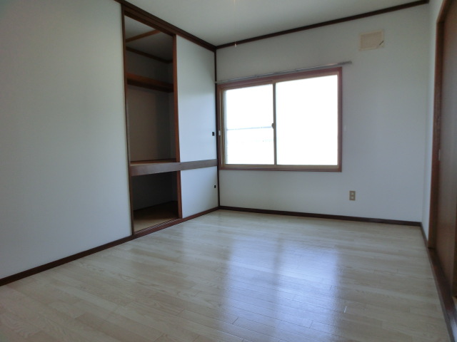 Other room space. It has changed the Japanese-style Western-style