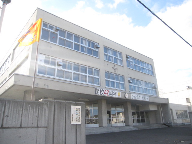 Primary school. 337m to Sapporo Municipal Koyo Elementary School (elementary school)