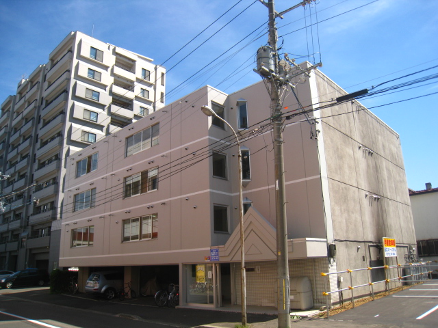 Building appearance. It is a popular reinforced concrete ☆ 