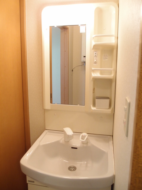 Washroom. It is indispensable equipment in the morning of the dressing at the time