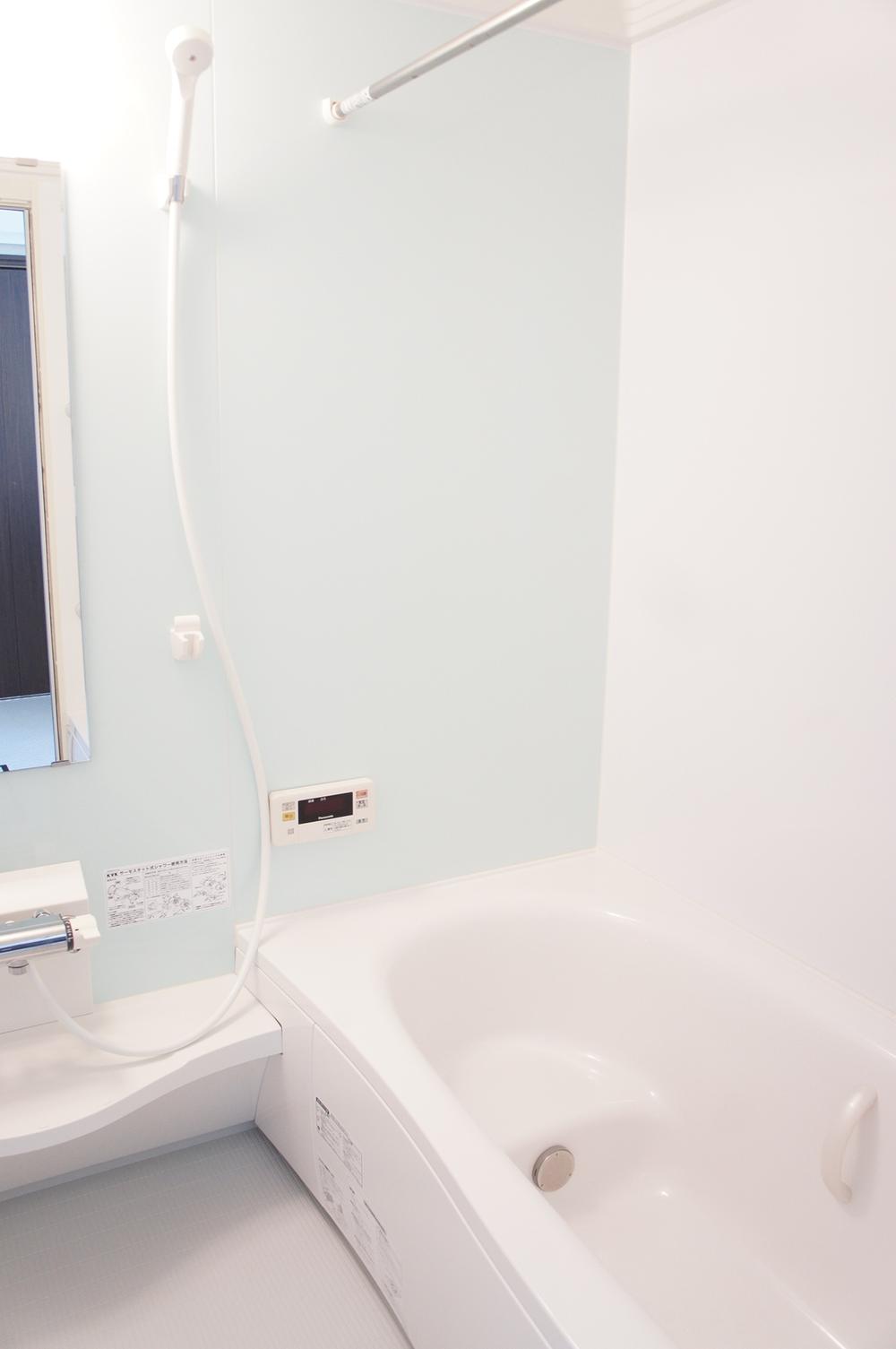 Bathroom. Sitz bath can also enjoy bath