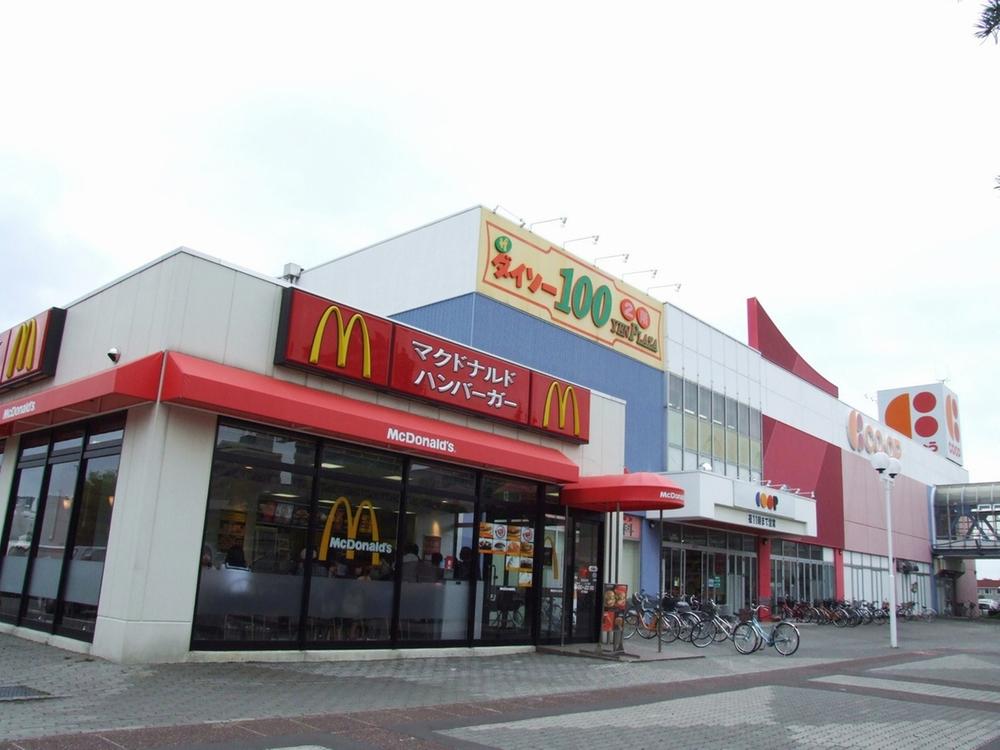 Supermarket. 804m until KopuSapporo Ainosato shop