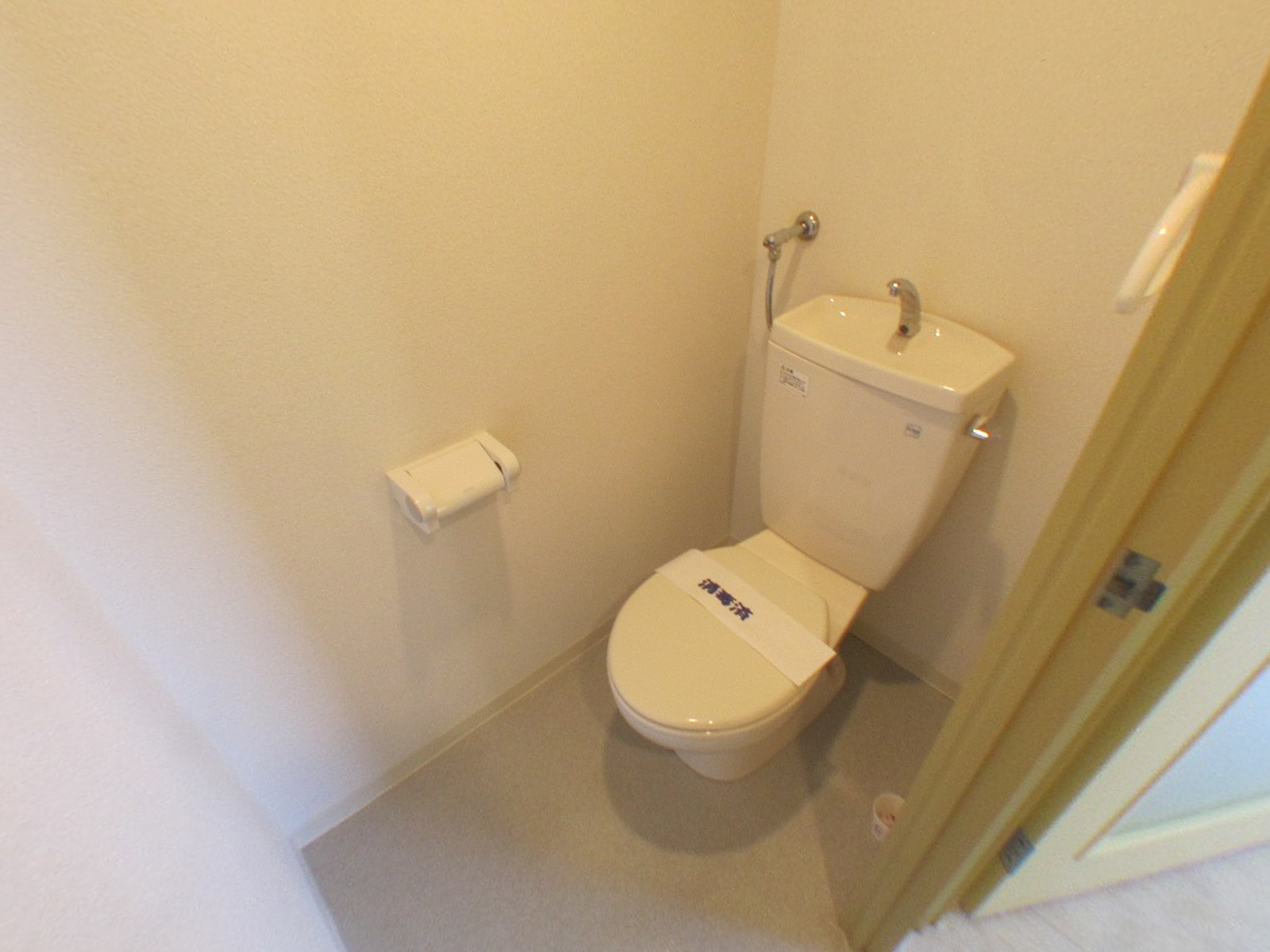 Toilet. Bidet can be mounted! ! ! 