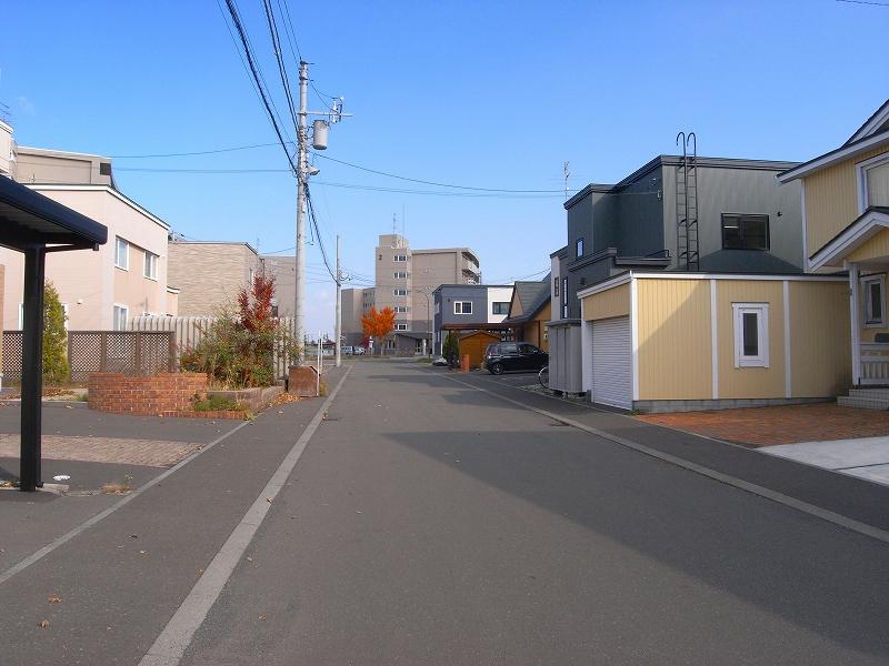 Local photos, including front road. Green Pia Shinoro subdivision