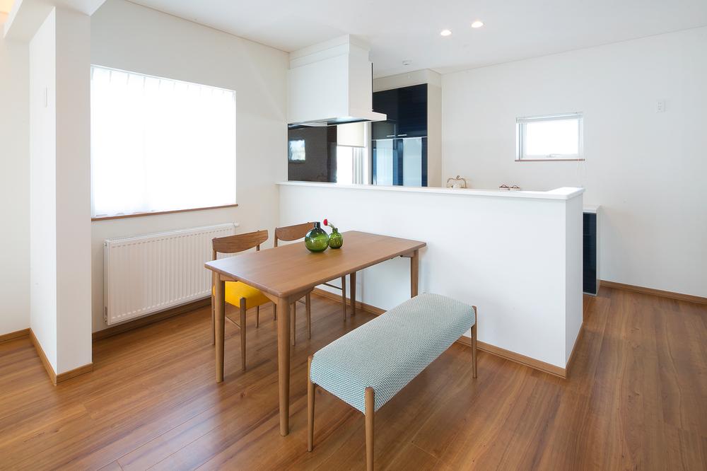 Kitchen. Since there is no wall in front kitchen, You can also enjoy interacting with the easy family as the line of sight