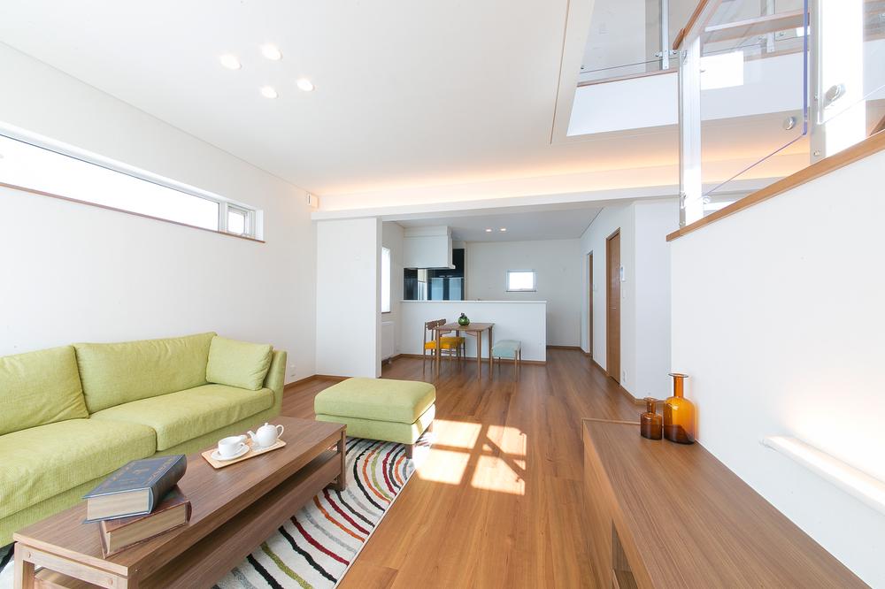 Living. Plus a relaxation in the living space with indirect lighting with a dimmer function