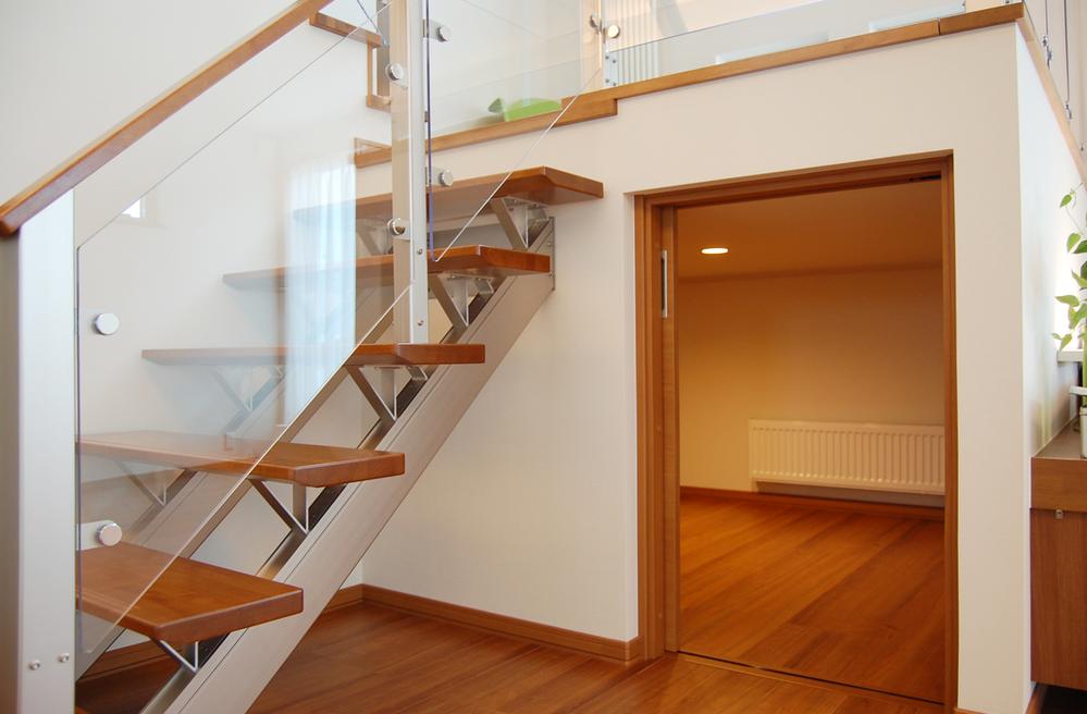 Receipt. Spacious storage space under a split-level home.