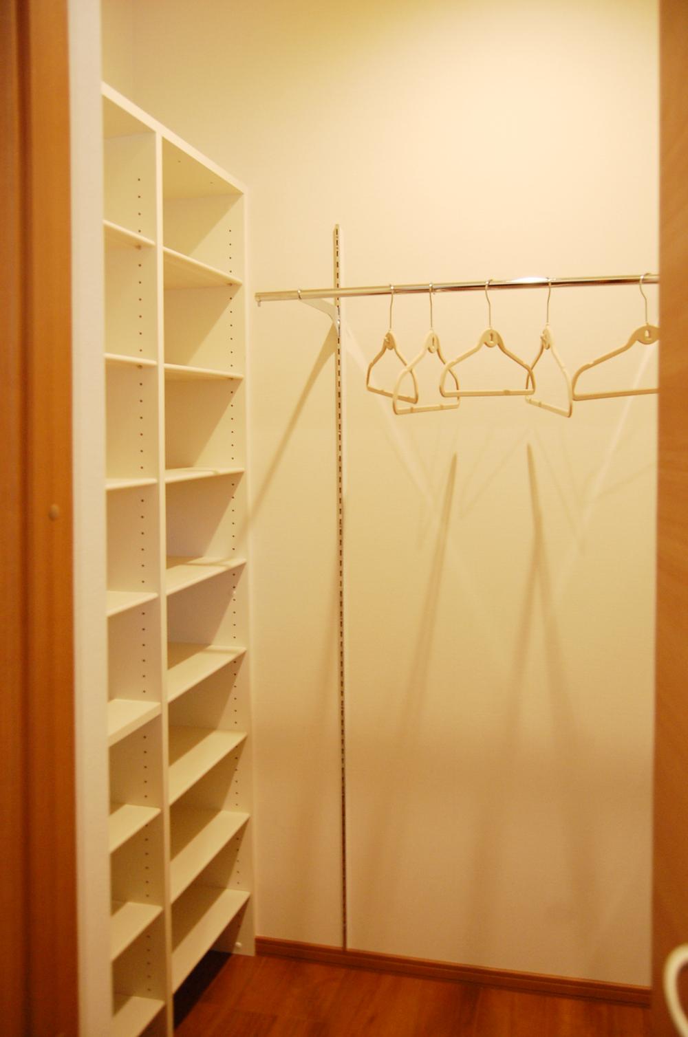 Receipt. Entrance next to cloak. You can securely house the street clothes.