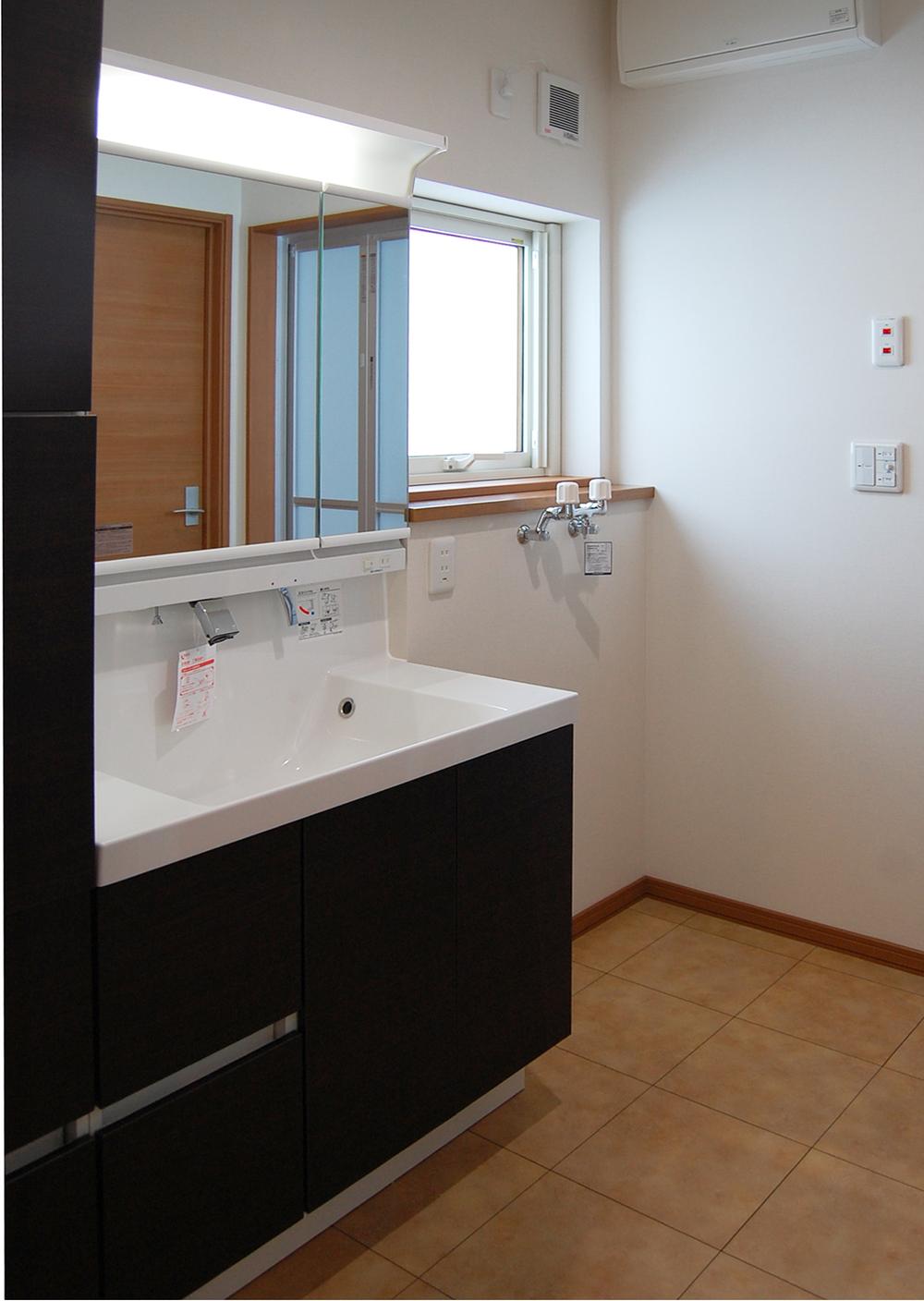 Wash basin, toilet. Wash basin next to is the washing machine Storage.