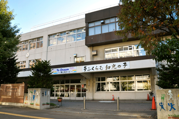Wako Elementary School is a 7-minute walk. Natural rich location is attractive to close the align Aso park, such as playground equipment. The family who are of your child is happy environment (about 520m)