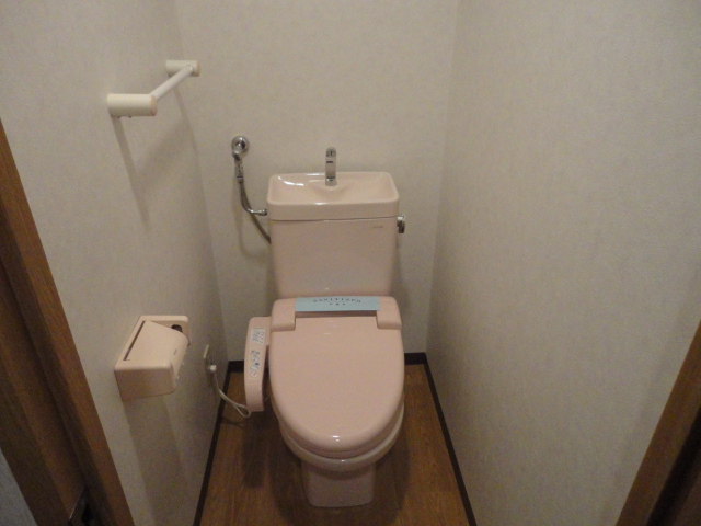 Toilet. With Washlet ☆ There roll Storage ☆ 