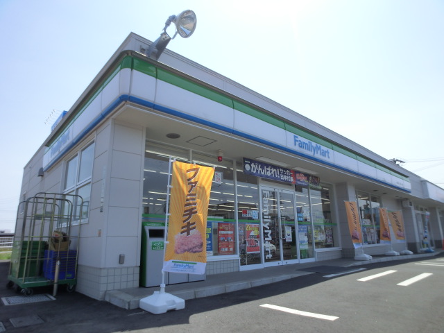 Convenience store. FamilyMart Sapporo Ainosato Article 1 store up (convenience store) 587m