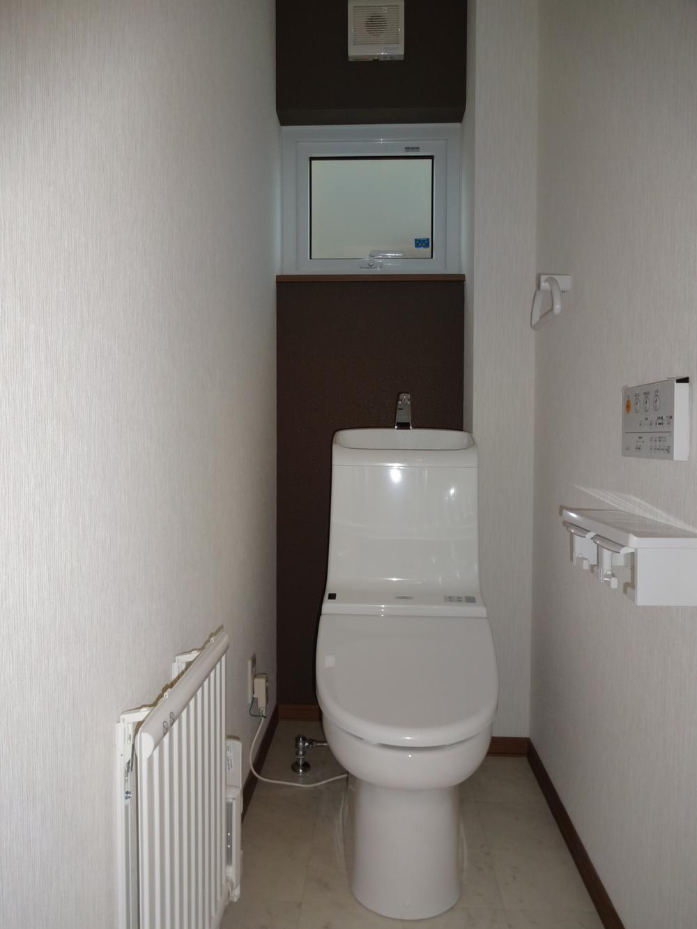 Toilet. Indoor (10 May 2013) Shooting