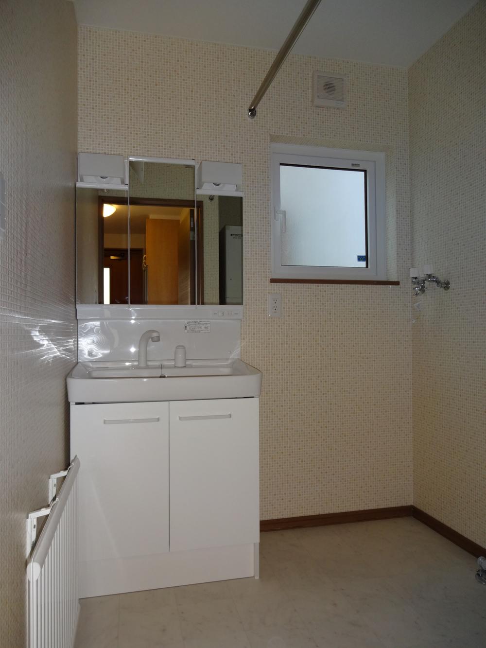 Wash basin, toilet. Indoor (10 May 2013) Shooting