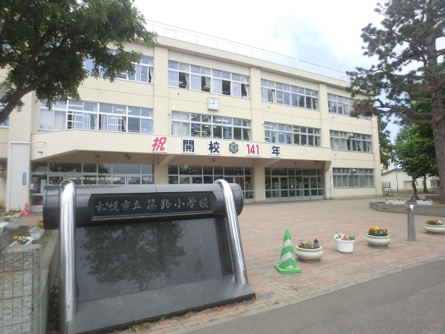 Primary school. 734m to Sapporo Municipal Shinoro elementary school (elementary school)