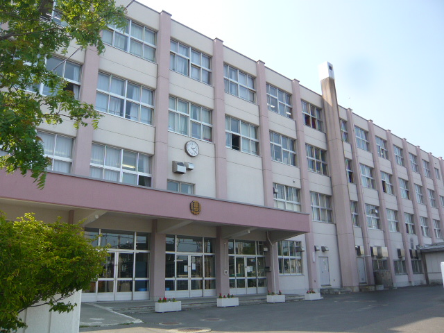 Junior high school. 845m to Sapporo City on Shinoro junior high school (junior high school)