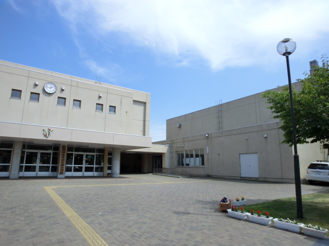 Primary school. 320m Sapporo Municipal lily until the original elementary school (elementary school)