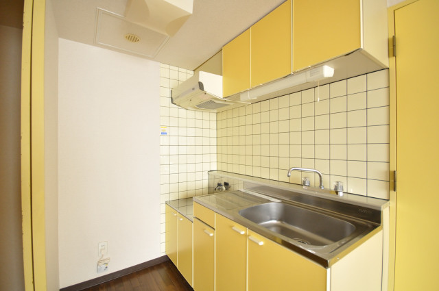 Kitchen. It is another room photo of the same building ☆ 