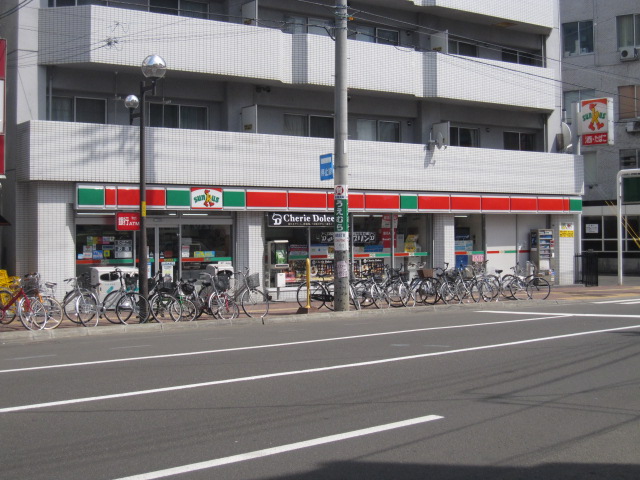 Convenience store. Thanks Aso 4-chome up (convenience store) 374m