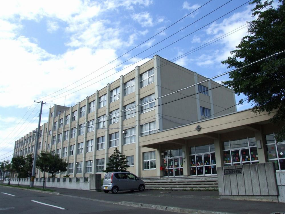 Junior high school. 1150m to Sapporo Municipal Pacific Junior High School