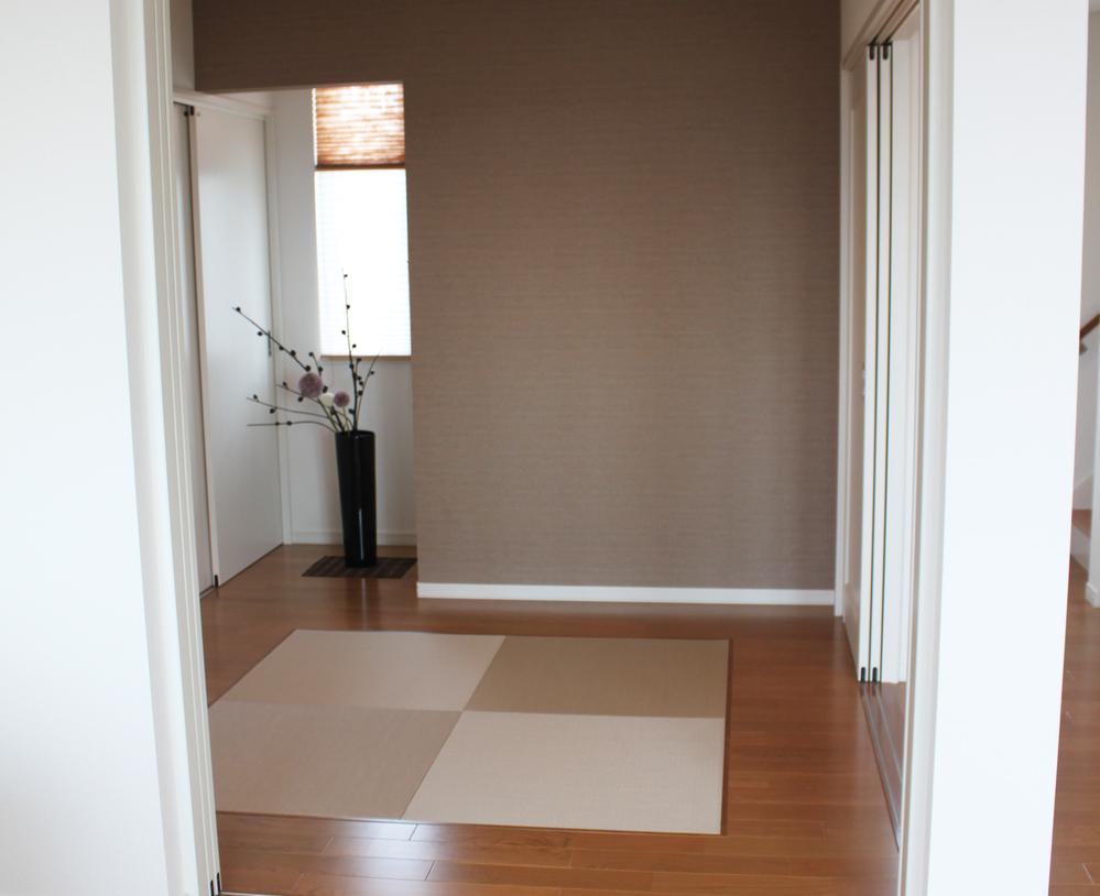 Non-living room. Modern Japanese and Western room next to the living. Healing space pour the soft sunlight from the alcove of the window (No. 4 locations)