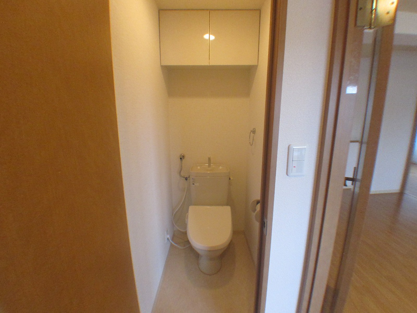 Toilet. It comes with a shelf ☆ 