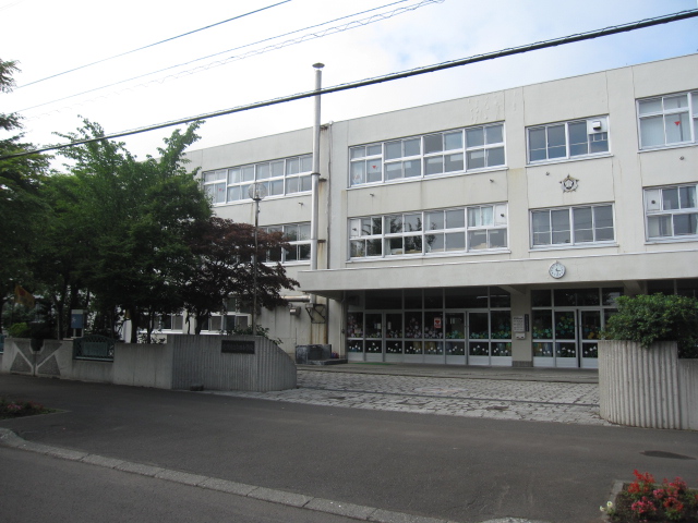 Primary school. 468m to Sapporo Municipal colonization elementary school (elementary school)