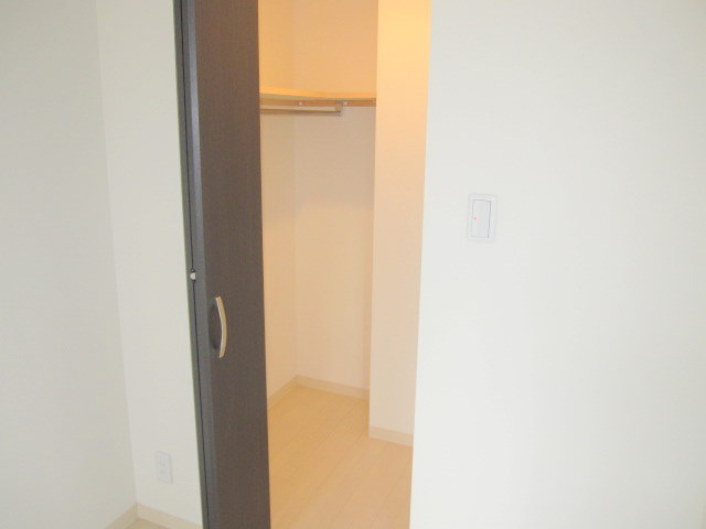 Receipt.  ☆ Walk-in closet with depth! ! 