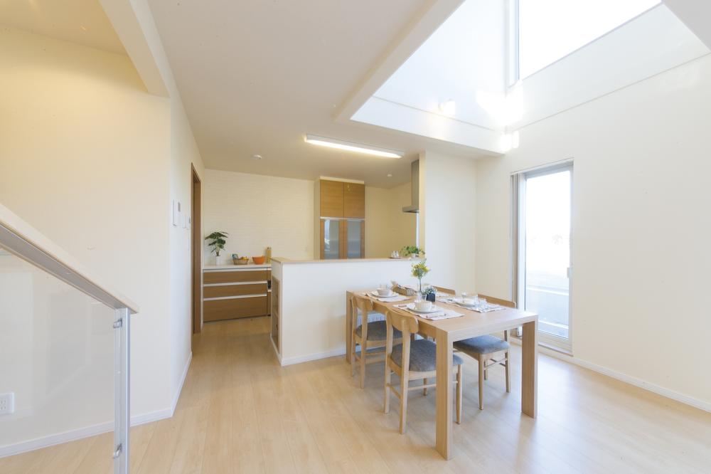 Non-living room. Equipped with a cup board of W = 2700 on the back of the face-to-face kitchen