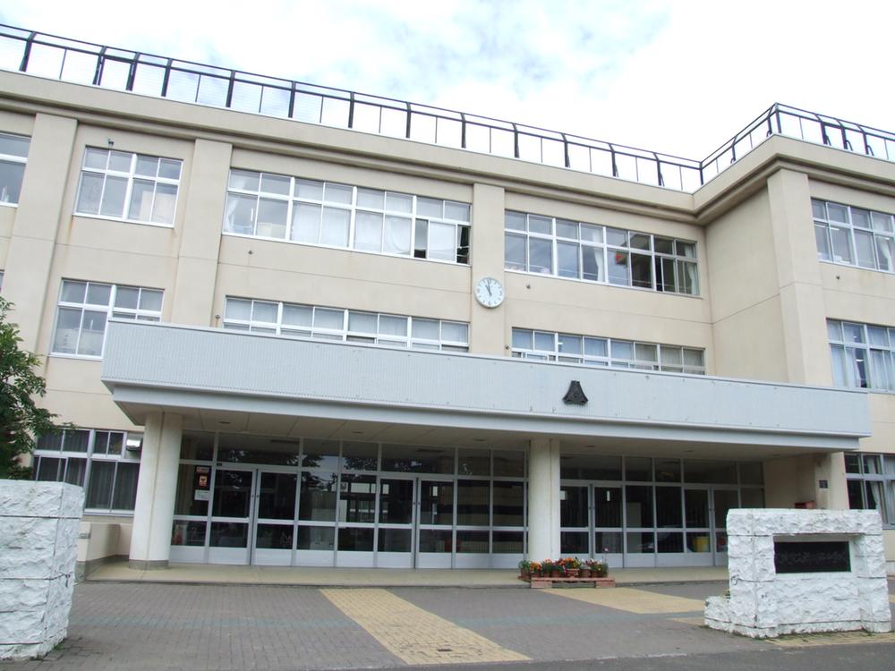 Junior high school. Shinkawanishi 2100m until junior high school