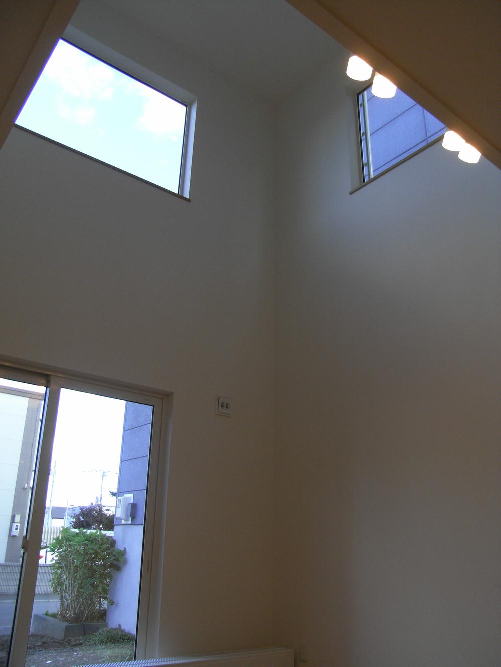 Other introspection. The sky looks bright from a feeling of freedom atrium.