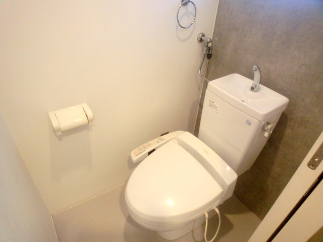 Toilet. With Washlet ☆ Towel rack ☆ 