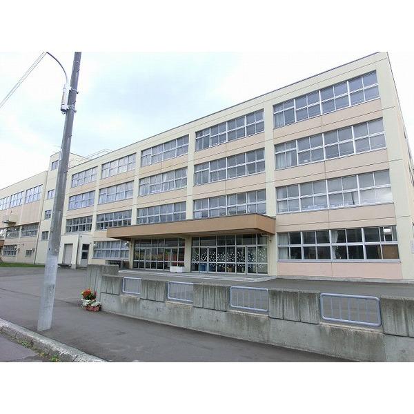 Junior high school. 1000m Shinkawa junior high school to Sapporo Municipal Shinkawa junior high school