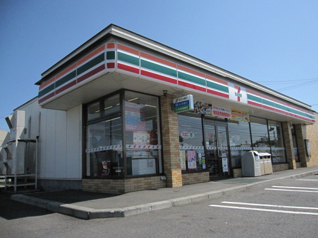 Convenience store. Seven-Eleven Sapporo colonization Article 11 store (convenience store) to 400m