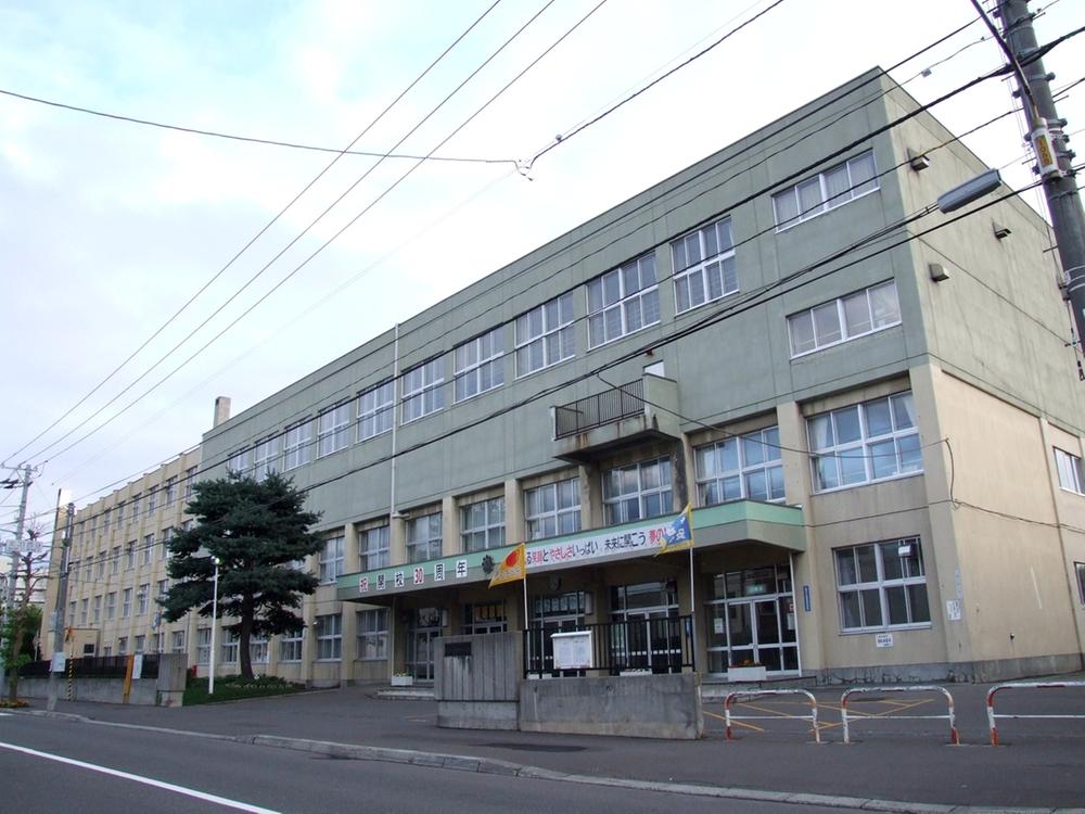 Primary school. 320m to Sapporo Municipal Hokuyo Elementary School
