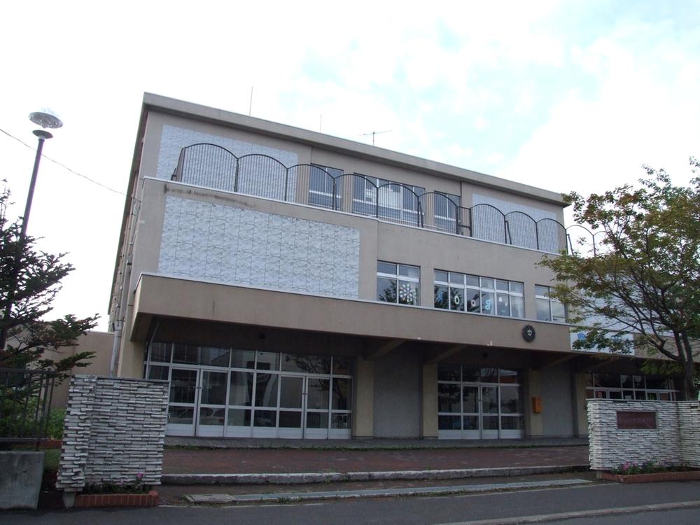 Junior high school. 745m to Sapporo Municipal Hokuyo junior high school