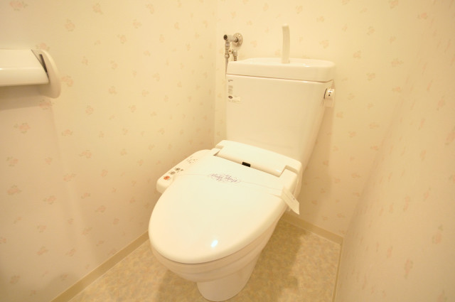 Toilet. «Washlet» also equipped! ! 