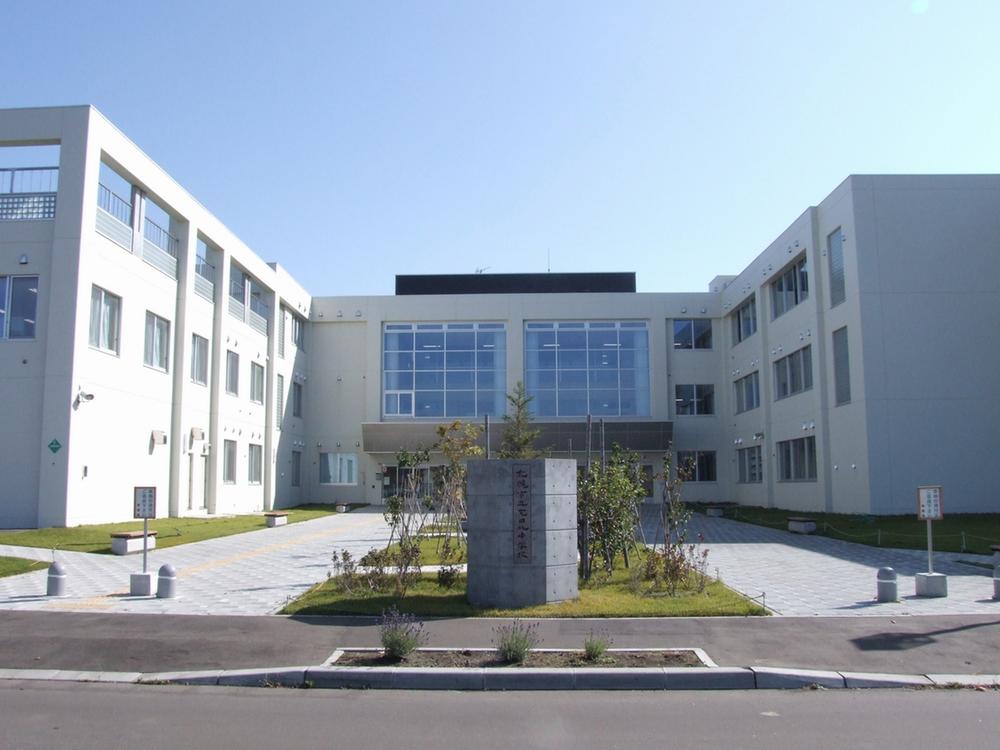 Junior high school. 919m to Sapporo Municipal colonization North Junior High School