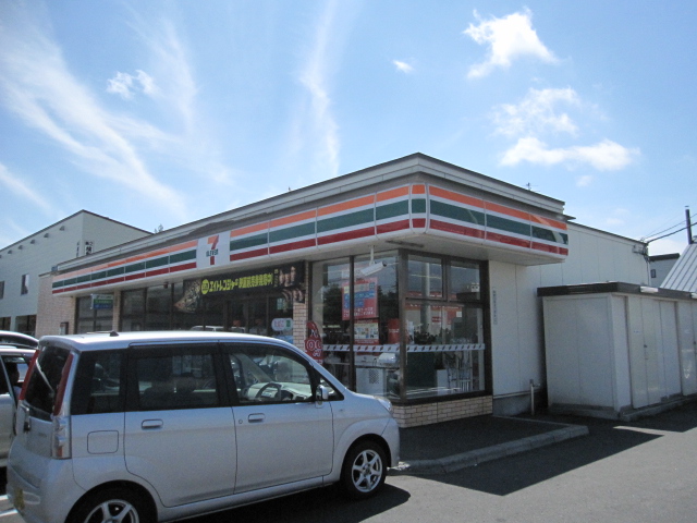 Convenience store. 318m to Seven-Eleven Sapporoshinoji store (convenience store)