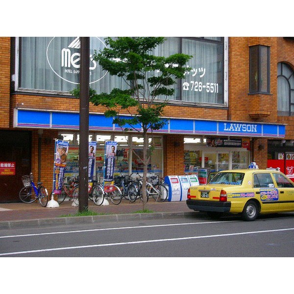 Convenience store. 351m to Seven-Eleven Sapporo Kita 20 Johigashiten (convenience store)