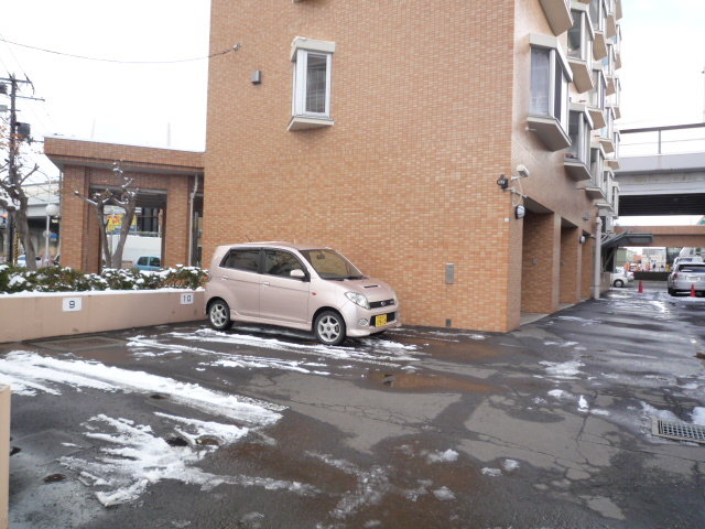 Building appearance. Parking space is also widely, Parking and easy. 