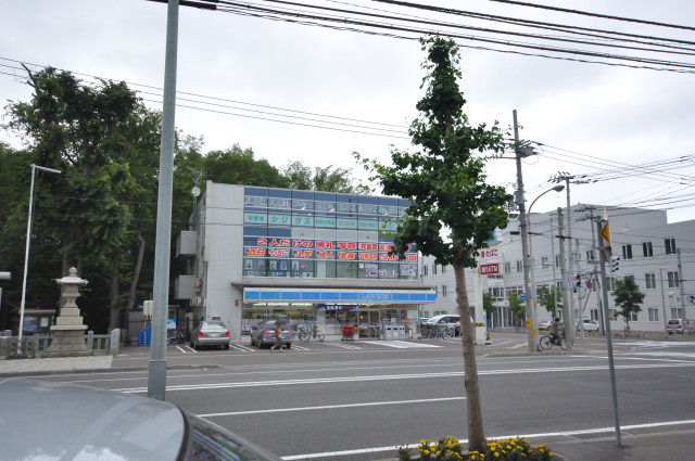 Convenience store. 386m until Lawson shin kotoni store (convenience store)