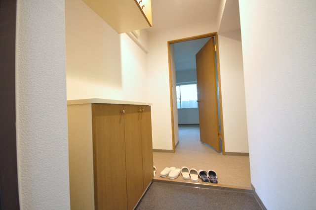 Entrance. It is another room photo of the same construction company ☆ 