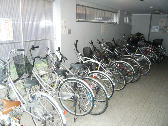 Other common areas. Bicycle parking is also equipped to carry us for the wind and rain! 