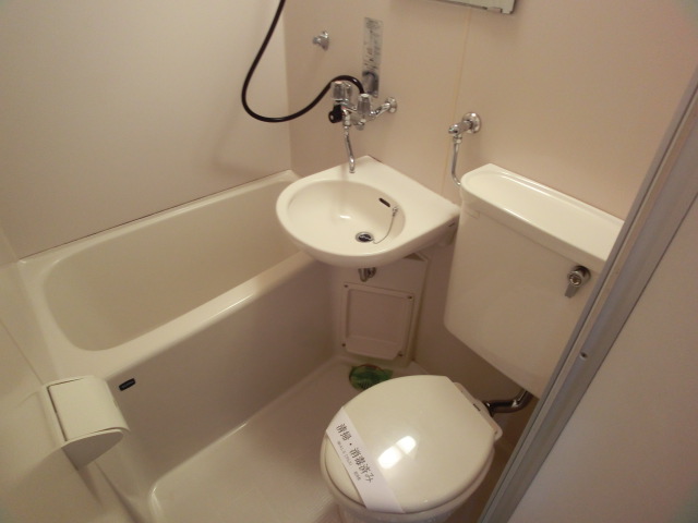 Bath. Convenient 3-point unit! Economical city gas hot water supply! 