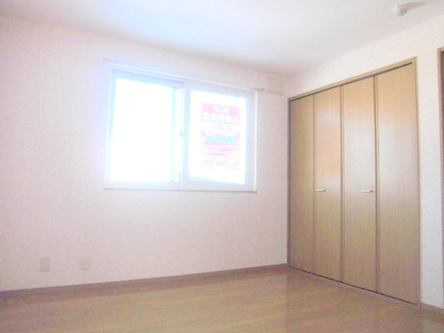 Other room space. Popular All Western-style type