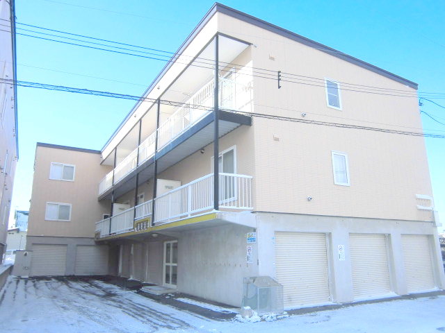 Building appearance. The height of large individual garage of more than 2 meters